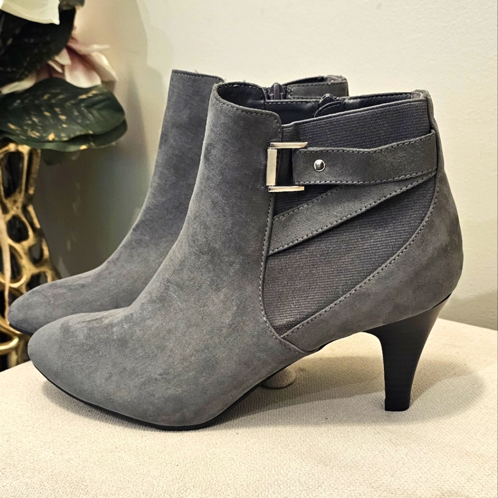 NWT Dexflex Comfort Women's Wide Fit Boots - Grey